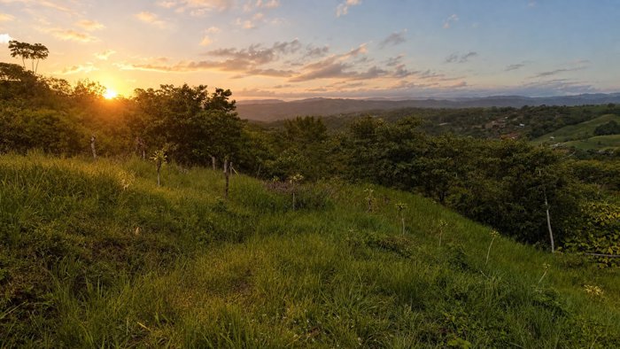 SE VENDE TERRENO LISTO PARA CONSTRUIR CON VISTAS INCREIBLES EN PEREZ ZELEDON en Volcán, Buenos Aires, Puntarenas — $10,000