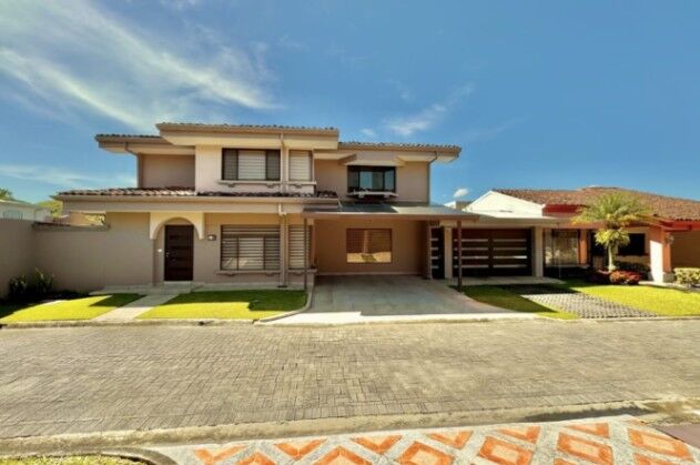 VENDO CASA EN POZOS DE SANTA ANA. in Pozos, Santa Ana, San José — $395,000