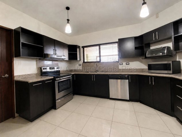 Venta de Casa de Una Planta con Amplio Jardín en Santo Domingo de Heredia #27-257 GS en San Vicente, Santo Domingo, Heredia — $320,500
