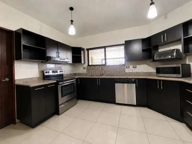 Venta de Casa de Una Planta con Amplio Jardín en Santo Domingo de Heredia #27-257 GS in San Vicente, Santo Domingo, Heredia — $320,500 - Photo 3 of 9