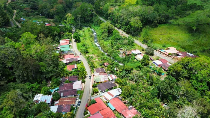Casa de 2 Habitaciones en Venta Tuis Turrialba Lista Para Vivir en Tuis, Turrialba, Cartago — ₡ 26 000 000 - Foto 3 de 8