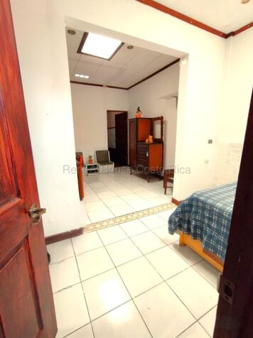 Venta de Casa de 250m2 con 6 Habitaciones en el Guarco Cartago  in El Tejar, El Guarco, Cartago — ₡ 85 000 000