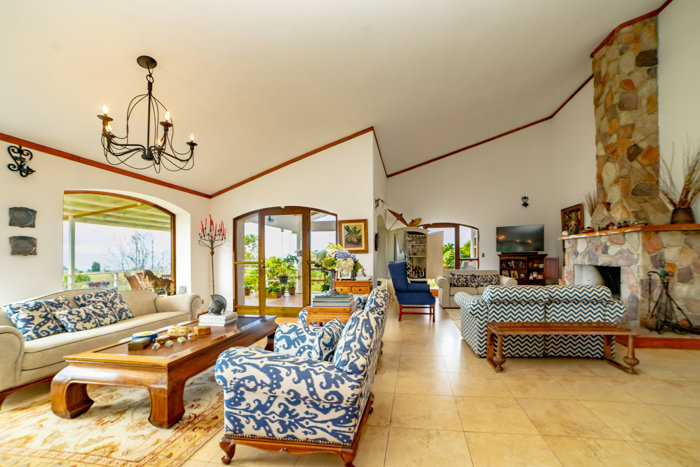 Se vende Casa en Patio de Agua, San Rafael, Vázquez de Coronado (FE). in San Rafael, Vázquez de Coronado, San José — $1,200,000 - Photo 2 of 27