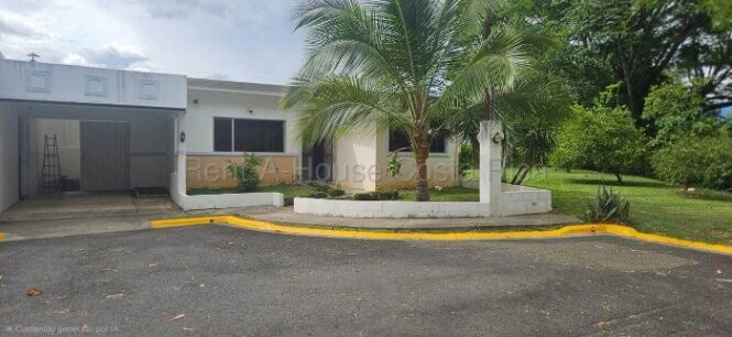 Venta casa en Condominio Malaga, Alajuela en San Antonio, Alajuela — ₡ 68 000 000