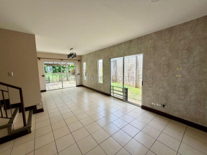 VENTA DE CASA CON AMPLIA ZONA VERDE CERCA DE MALL PASEO DE LAS FLORES. in San Pablo, Heredia — ₡ 106 000 000
