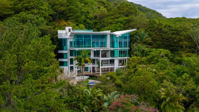Residencia Contemporánea de Lujo con Vistas Panorámicas in Piedades, Santa Ana, San José — $1,595,000