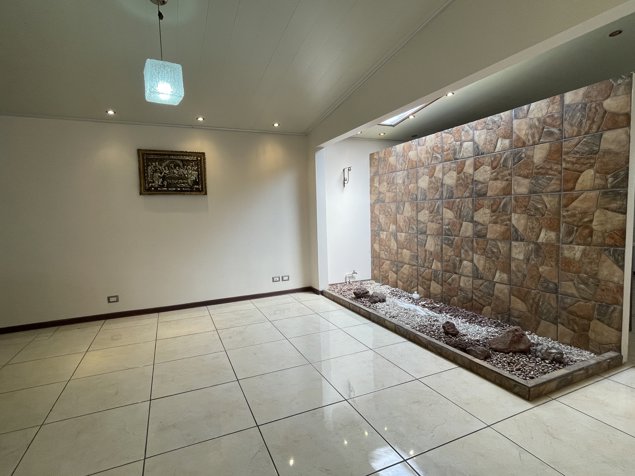 Venta de casa con uso mixto en San Ramón Centro en San Ramón, Alajuela — ₡ 85 000 000 - Foto 3 de 21