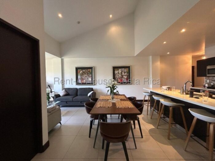 Alquiler apartamento amueblado con estilo y 2 parqueos #26-2099 GS in Pozos, Santa Ana, San José — $1,700