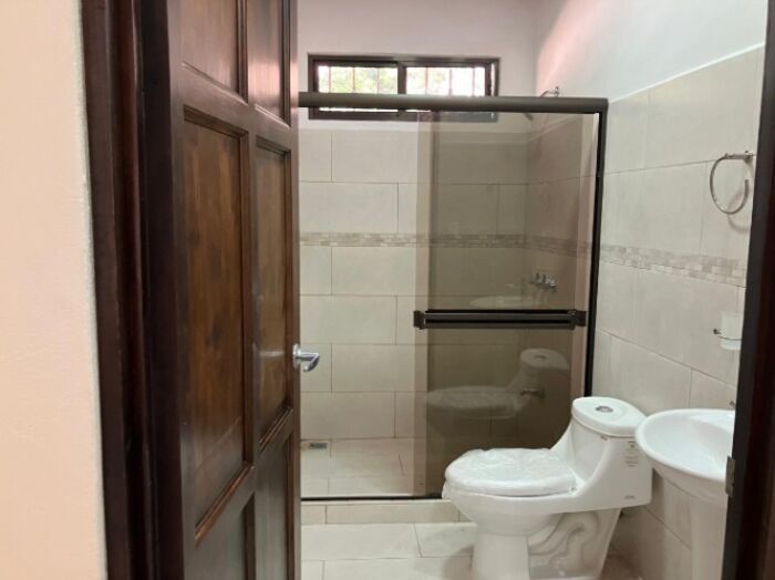 SE VENDE BELLÍSIMA CASA NUEVA EN ATENAS.  in Atenas, Alajuela — ₡ 130 000 000