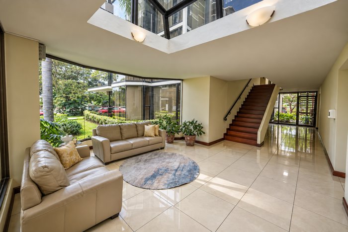 Apartamento de 3 Habitaciones en Condominio Altos de Marbella en Escazú, San José — $350,000 - Foto 2 de 28