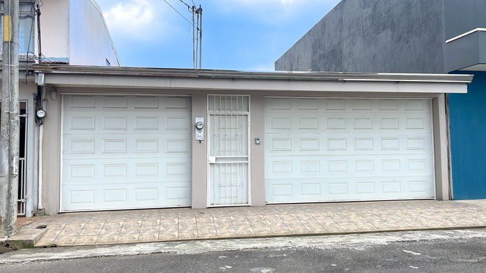 Venta de casa con uso mixto en San Ramón Centro en San Ramón, Alajuela — ₡ 85 000 000