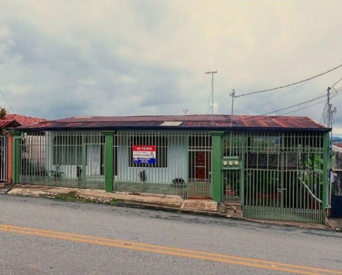 HERMOSA CASA EN VENTA UBICADA EN EL CENTRO DE PEREZ ZELEDON in San Isidro De El General, Pérez Zeledón, San José — $215,000