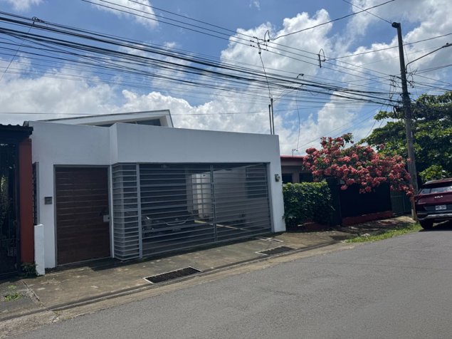 Casa en alquiler o venta en Ciudad Colón en Colón, Mora, San José — $198,000