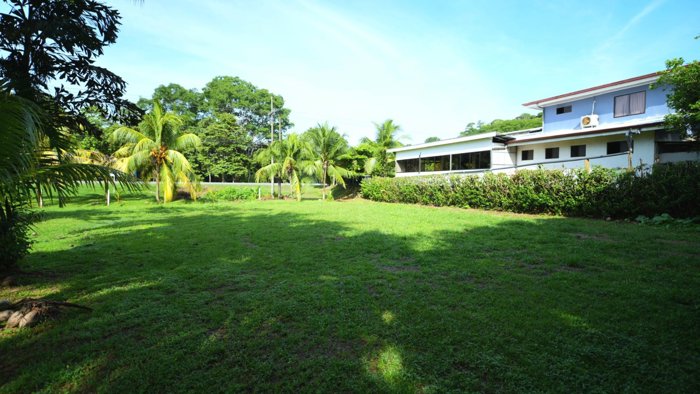 SE VENDE CASA CON PISCINA Y GRAN POTENCIAL DE INVERSION CERCA DEL MAR en Bahía Ballena, Osa, Puntarenas — $300,000