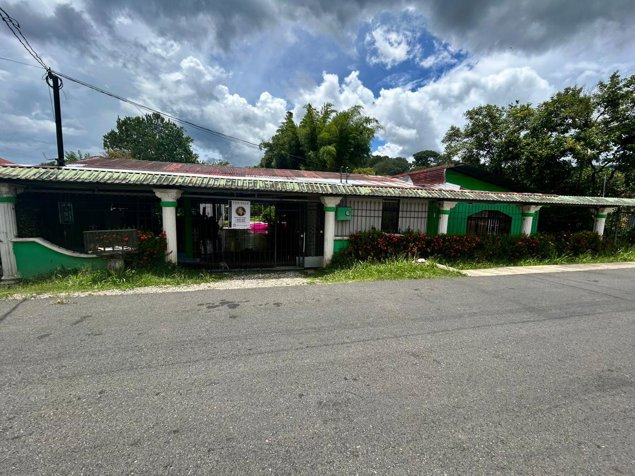 Lote increíble cerca del centro en Golfito, Puntarenas — $185,000