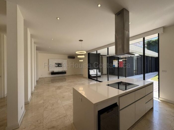 Se alquila casa en Santa Ana San José 26-1654 en Pozos, Santa Ana, San José — $4,000