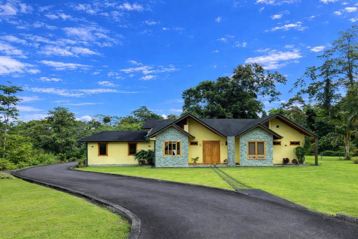 Venta de casa en Guápiles en Guápiles, Pococí, Limón — $550,000