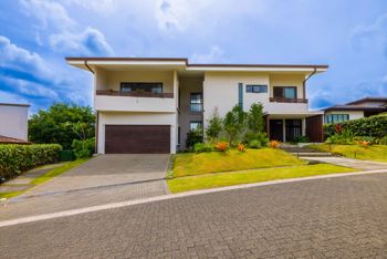 Residencia Familiar Contemporánea de Lujo en Hacienda Los Reyes en Guácima, Alajuela — $799,000 - Foto 2 de 45