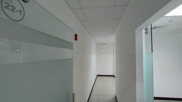 Alquiler de Oficina en Torre Comercial de Plaza Murano-Santa Ana. RAH 26-1978 PISO 2 NEGOCIABLE in Santa Ana, San José — $1,463
