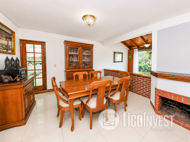 Casa en venta en Lomas de Ayarco Sur   **2247 en Curridabat, San José — $350,000 - Foto 2 de 25