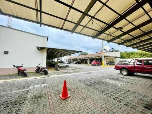 Local Comercial en Venta en Escazú, San José. en Escazú, San José — $420,000