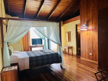 Venta de Hotel de Montaña en Barva, Heredia. (PRECIO NEGOCIABLE) en San José de La Montaña, Barva, Heredia — $950,000 - Foto 5 de 16