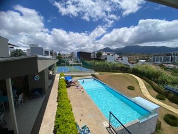 Se vende espaciosa casa de lujo con patio en San Rafael Escazú 25-1633 en San Rafael, Escazú, San José — $360,000 - Foto 4 de 22
