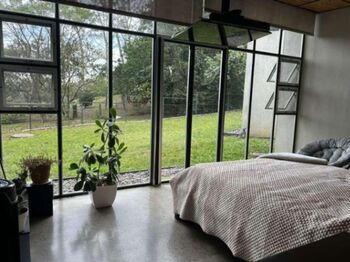 Joya de Arquitectura Industrial: Diseño Modular y Vistas a la Montaña in Colón, Mora, San José — $485,000 - Photo 5 of 14