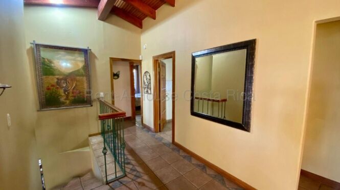 Venta de Casa en San Antonio de Escazú. RAH 26-1567 in San Antonio, Escazú, San José — $279,000