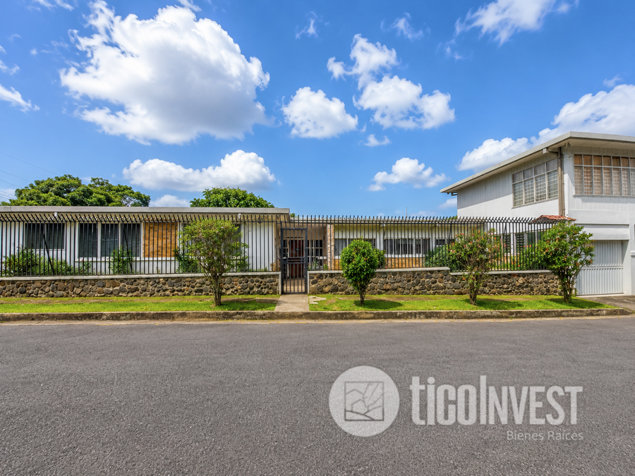 Amplia casa en San Pedro de Montes de Oca    **1955 en San Pedro, Montes De Oca, San José — $475,000