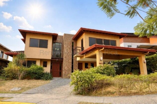 Venta de Casa en Ulloa, Heredia. RAH 26-1652 en Ulloa, Heredia — ₡ 240 000 000
