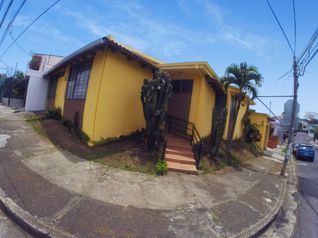 Oportunidad inversión Terreno plano con casa para remodelar o demoler en San Pedro, Montes De Oca, San José — 70 000 000 ₡ - Foto 2 de 17