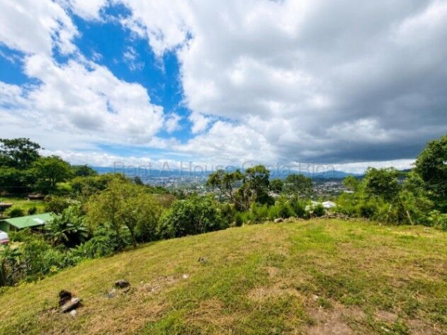 Venta de Lote en San Antonio de Escazú. RAH 27-144 in San Antonio, Escazú, San José — ₡ 70 000 000