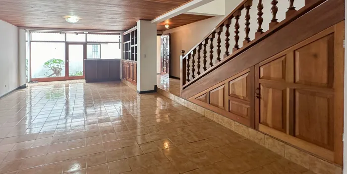 Venta :Casa Condo el Prado Elegante madera y Amplitud Curridabat  (CT) en Curridabat, San José — $280,000