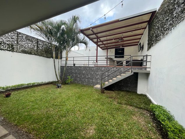 Casa en Condominio en Guachipelín con linda Terraza y Rancho BBQ in Escazú, San José — $295,000