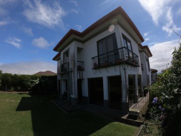 Great Family Home in Lomos Del Zurqui en San José, San Isidro, Heredia — $630,000
