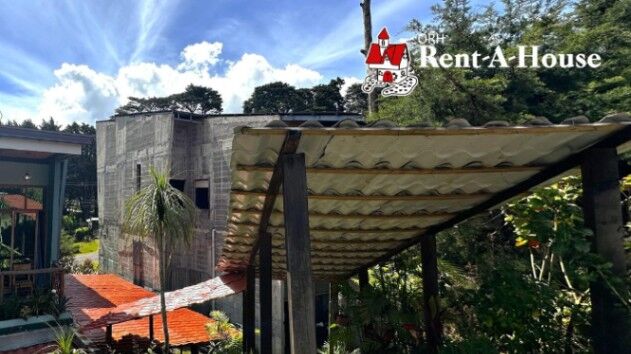 Se venden casa y local con uso mixto en Ángeles Heredia 25-1652 en Ángeles, San Rafael, Heredia — $320,000