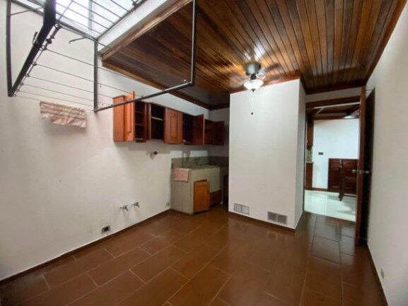 Se vende espaciosa casa con patio y terraza en Alajuela 25-988 in Alajuela — $350,000
