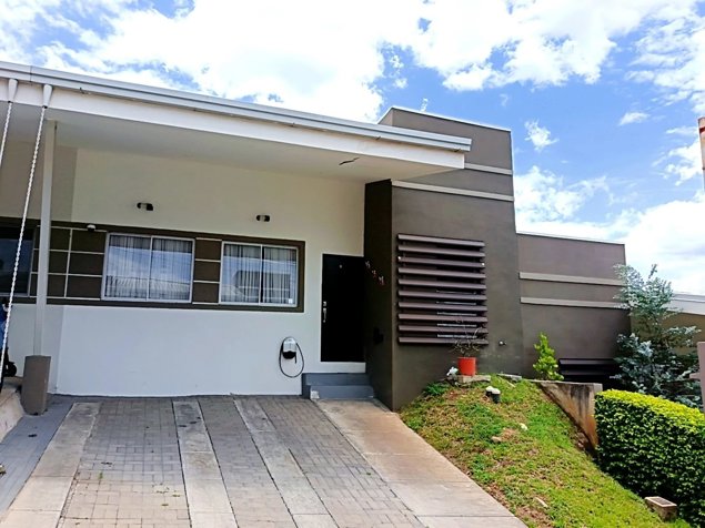 Hermosa Casa Moderna de 2 Bed. San Rafael, Alajuela en San Rafael, Alajuela — $130,000