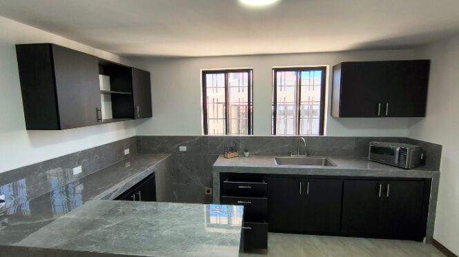 ALQUILER DE CASA l ROHRMOSER, SAN JOSÉ l PRECIO NEGOCIABLE. en Mata Redonda, San José — ₡ 700 000