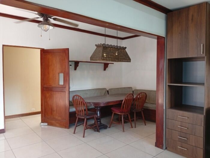 Se alquila casa con más de 2100m2 de lote en Santa Ana San José 26-607 en Santa Ana, San José — $6,000
