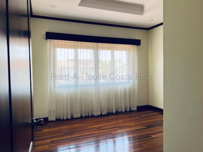 Venta casa lujo amplia con jardín, oficina y jacuzzi $498,000 #26-1825 GS en San Vicente, Santo Domingo, Heredia — $498,000