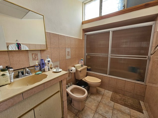 SE VENDE casa independiente en PINARES, CURRIDABAT in Curridabat, San José — $430,000 - Photo 3 of 20