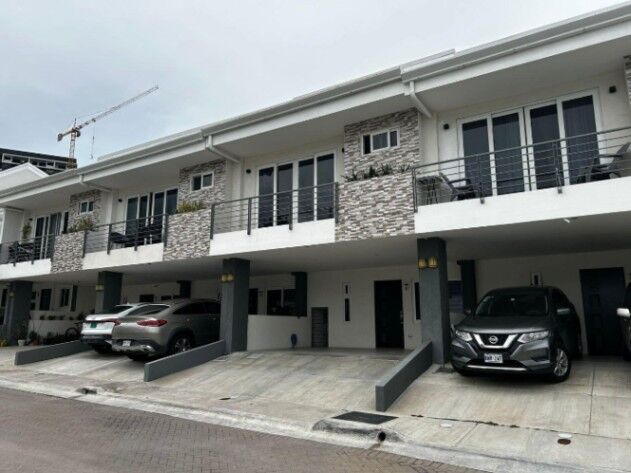 Alquiler de Casa en Santa Ana, San José. in Santa Ana, San José — $1,500