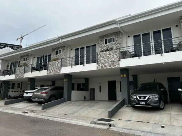 Alquiler de Casa en Santa Ana, San José. in Santa Ana, San José — $1,500