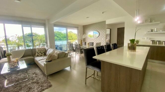 Se vende apartamento en Escazú Centro 26-2072 en Escazú, San José — $280,000