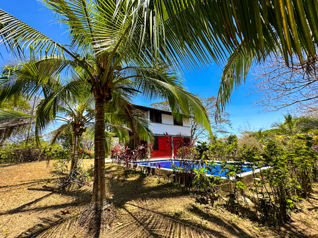 Quinta con piscina cerca del Peñón de Guacalillo in Jacó, Garabito, Puntarenas — $280,000 - Photo 4 of 22