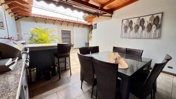 VENDO CASA EN SAN JOAQUÍN DE FLORES-HEREDIA. in San Joaquín, Flores, Heredia — $280,000 - Photo 4 of 20