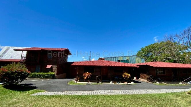 VENTA DE PROPIEDAD CON CABAÑAS, UNA CASA Y ESPACIOS RECREATIVOS.  en Santa Rosa, Santo Domingo, Heredia — $750,000