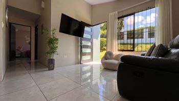 Casa en Venta en Peñas Blancas, Pérez Zeledón | Diseño Contemporáneo y 800 m² de Terreno in San Isidro De El General, Pérez Zeledón, San José — $365,000 - Photo 4 of 21